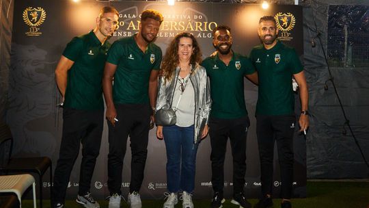 Farense: jogadores dão autógrafos na Feira de Faro