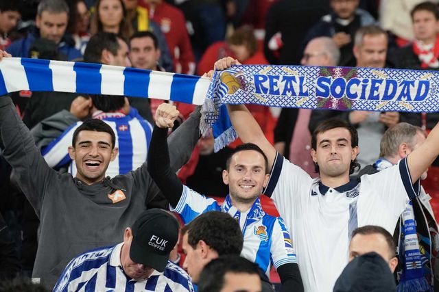 Adeptos do Real Sociedad relatam experiência «avassaladora» no Estádio da Luz