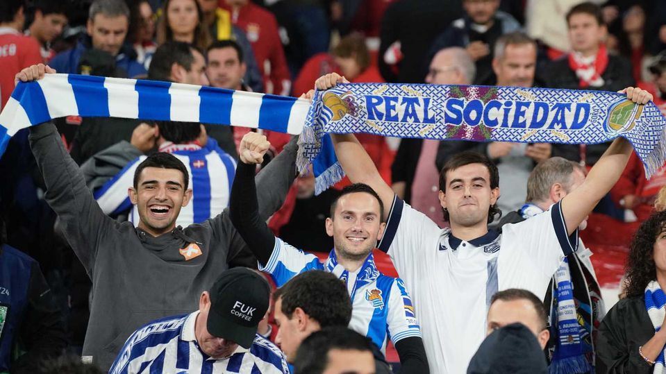 Adeptos do Real Sociedad relatam experiência «avassaladora» no Estádio da Luz