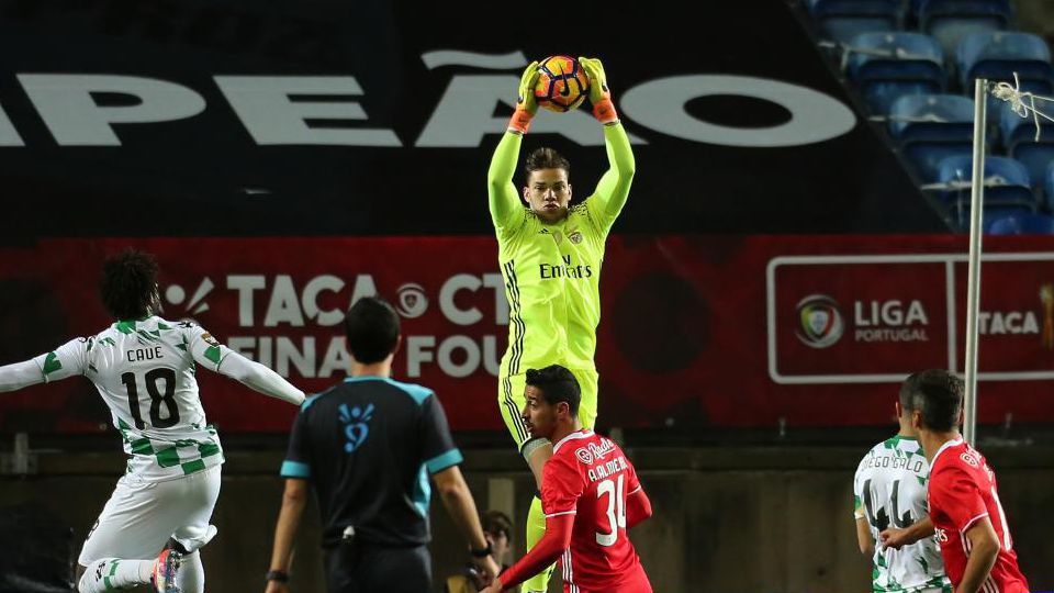 Ederson agradece o carinho dos adeptos encarnados