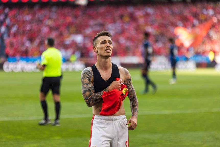 Grimaldo emocionado no adeus à Luz