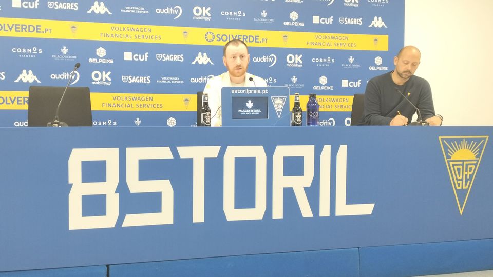 Cathro confia na reação do Estoril: «Temos de ser homenzinhos»