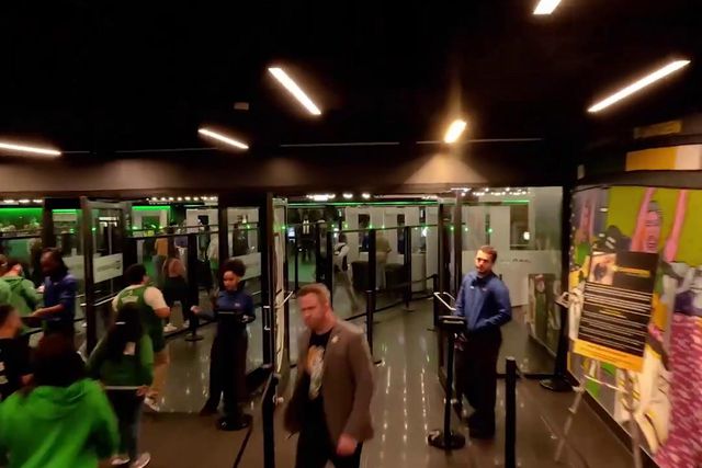 Assim subiu a tarja do 18.º campeonato dos Celtics ao topo do TD Garden