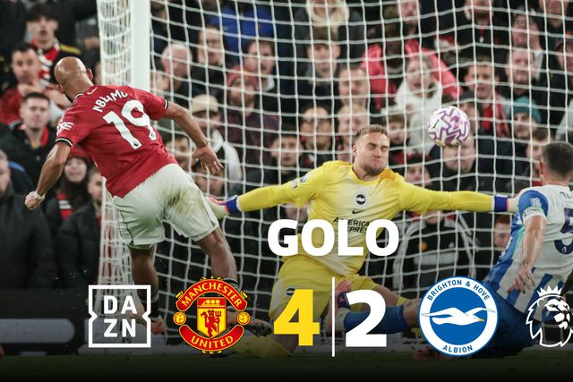 É raro, mas aqui vemos Ruben Amorim a sorrir em Manchester: 4-2!