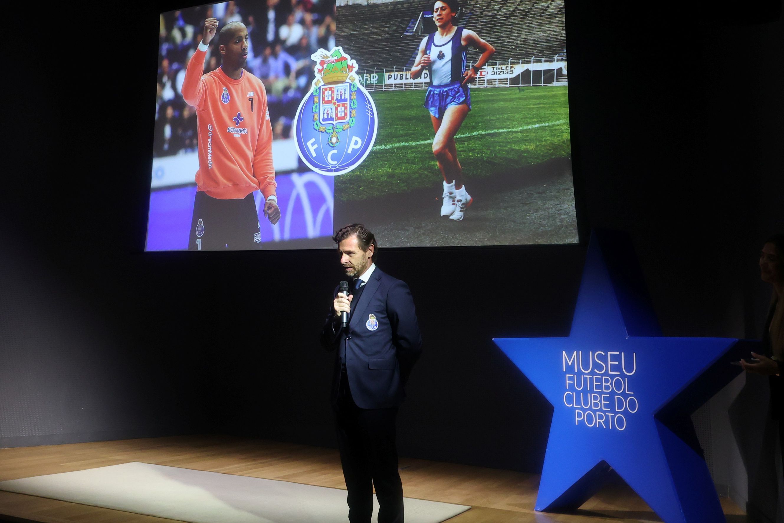 André Villas-Boas no museu - FOTO: FC Porto