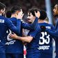 Hakimi agradece a Vitinha o passe para o primeiro golo do PSG em Brest - FOTO: Baptiste Autissier/IMAGO
