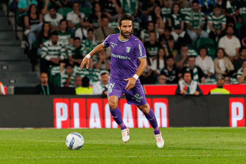 Joao Moutinho no jogo com o Sporting