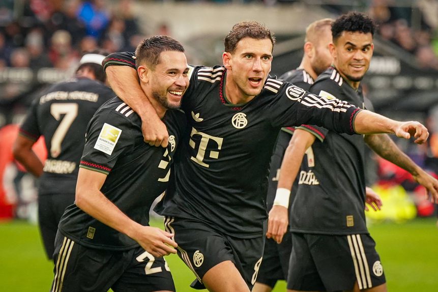Goretzka e Raphael Guerreiro na vitória por 3-0 do Bayern frente ao Borussia M'gladbach