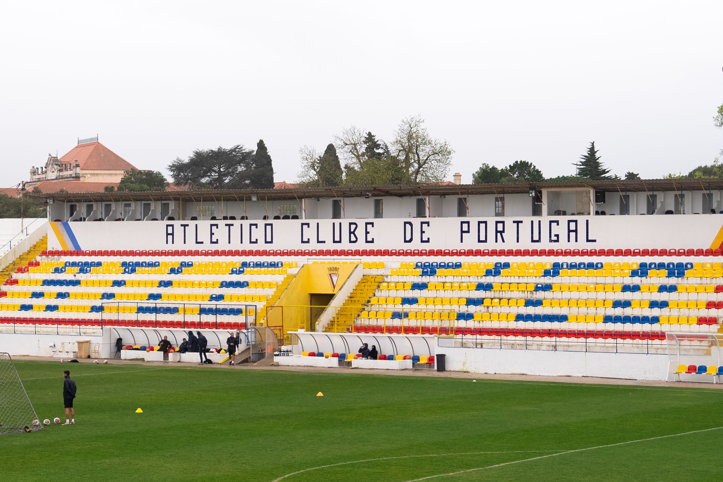 Estádio da Tapadinha não reúne condições para receber jogo com o Benfica (Foto Breno Barison)