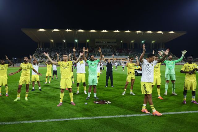 Jorge Jesus e companhia a festejarem a vitória com os adeptos - Foto: Al Nassr