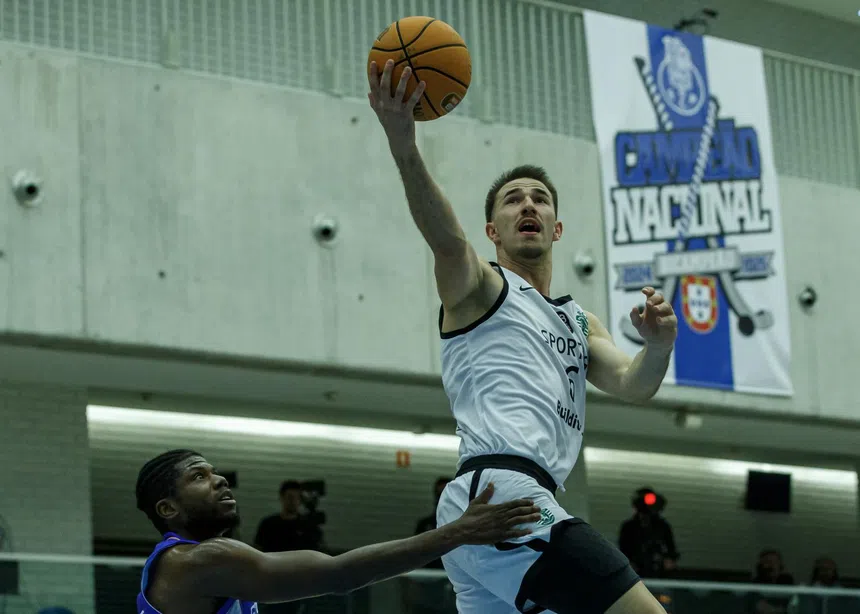 Basquete explode! Sporting humilha Porto