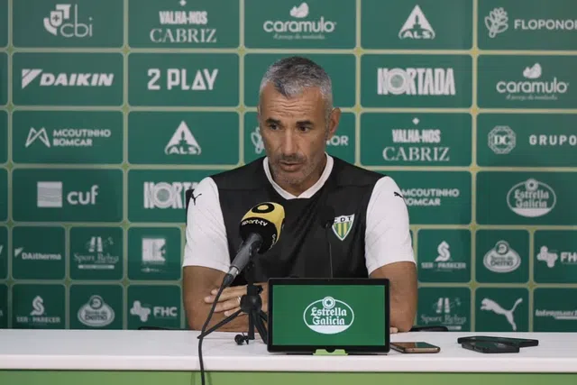 Técnico dos auriverdes acredita que a sua equipa pode bater o pé aos leões - Foto: CD Tondela