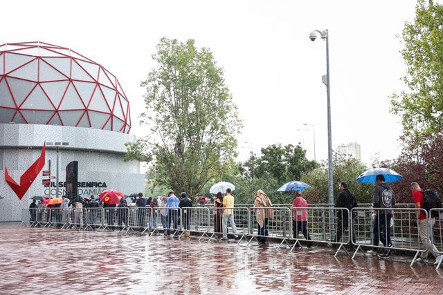 Nem a chuva (em particular de manhã) impediu a corrida às urnas dos sócios do Benfica - Foto: SL BENFICA
