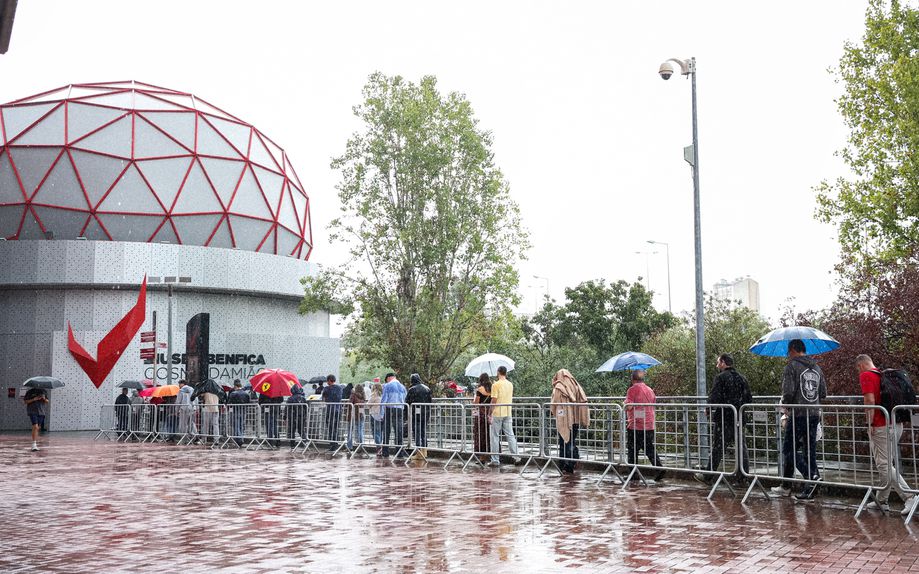 Nem a chuva (em particular de manhã) impediu a corrida às urnas dos sócios do Benfica - Foto: SL BENFICA