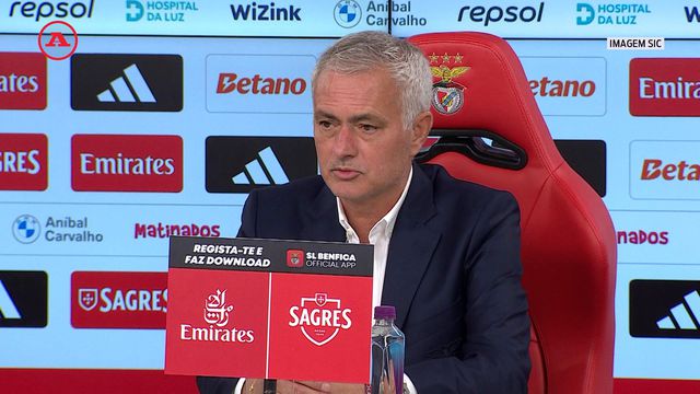 Mourinho comenta aposta em Tomás Araújo em vez de António Silva