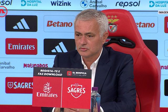 Mourinho comenta aposta em Tomás Araújo em vez de António Silva