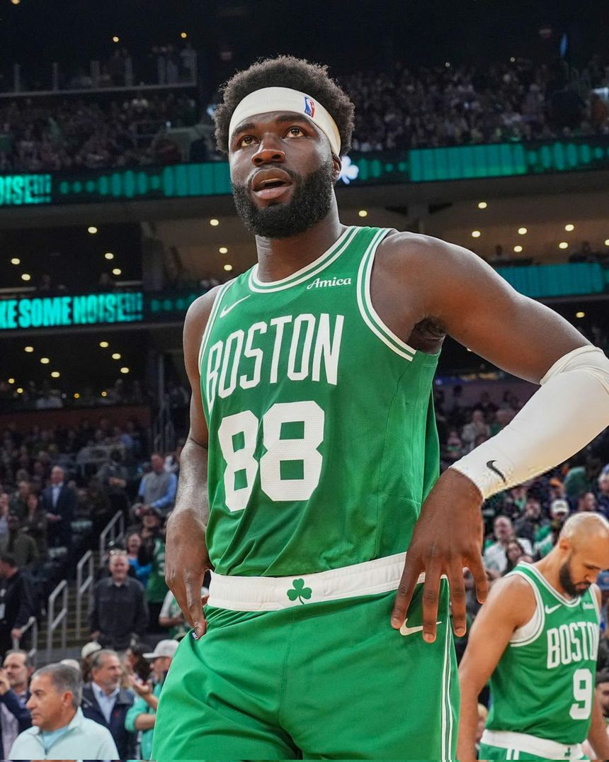 Neemias Questa voltou a ser titular na formação de Boston. Foto NBA E
