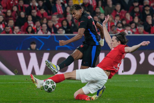 Dois dos três duelos travados entre Yamal e Carreras foram com o defesa ao serviço do Benfica