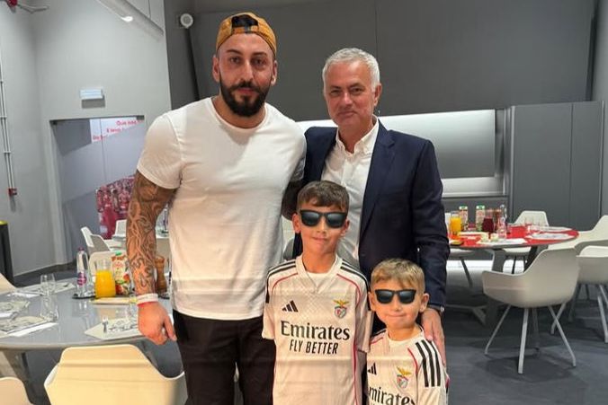 Mitroglou tirou foto com José Mourinho