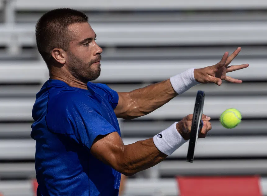 Coric no tapete! Ombro cede, época finda