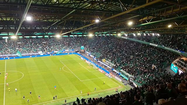 Jogadores do Sporting agradecem aos adeptos após derrota
