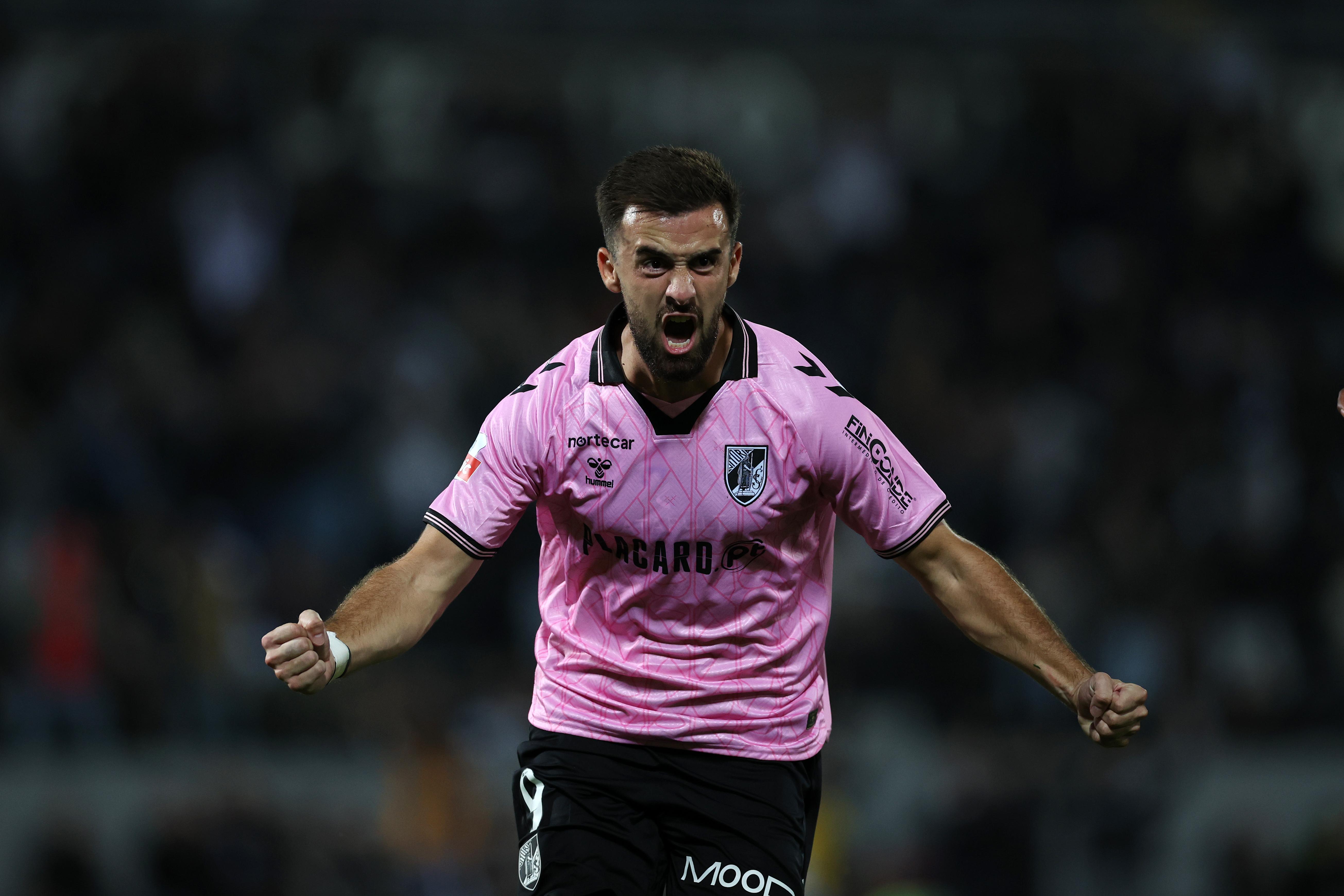 AVANÇADO: Arnel Jakupovic, V. Guimarães - nota 7 (Foto: ESTELA SILVA/LUSA)