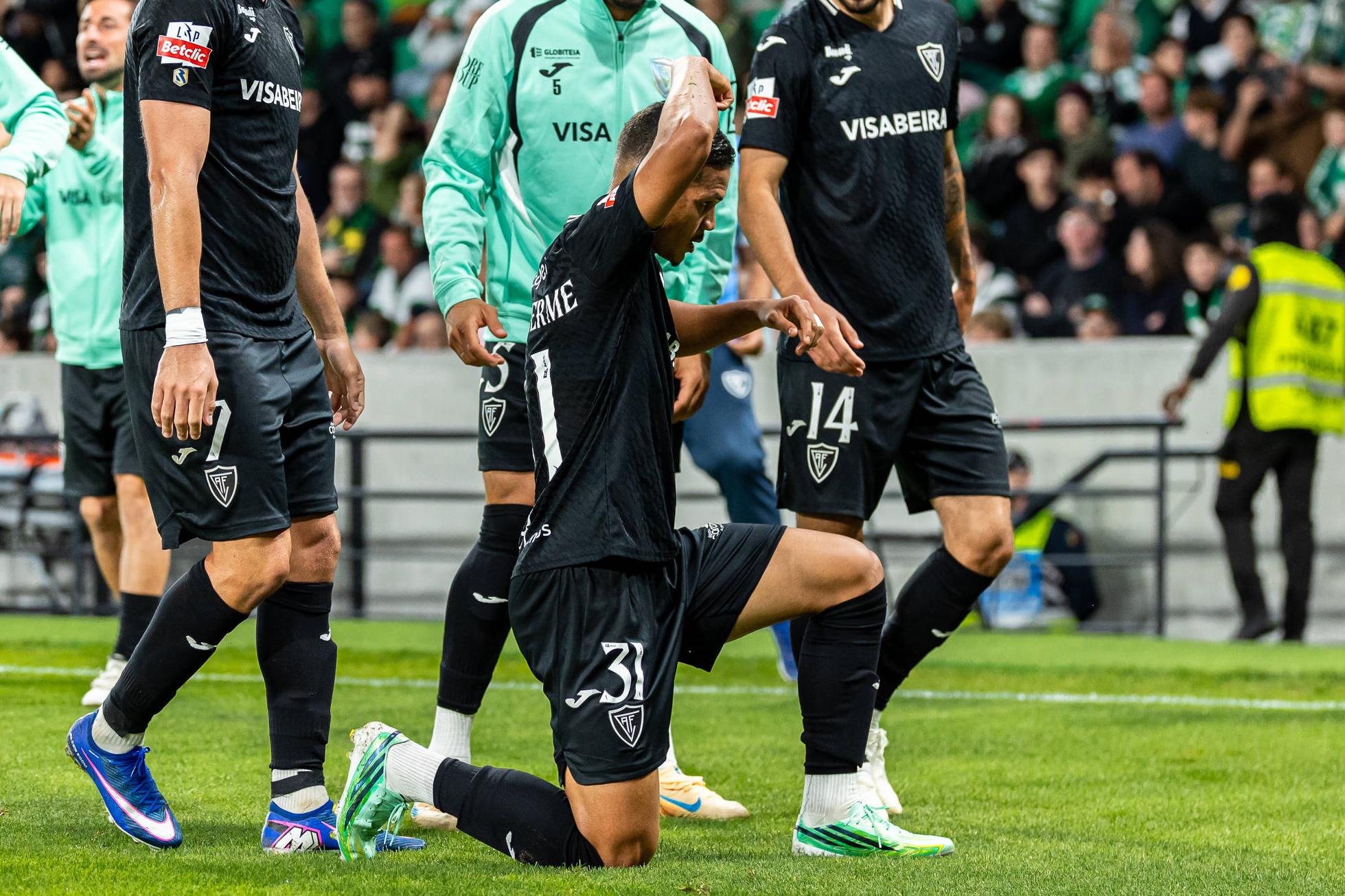 João Guilherme festeja um dos golos em Alvalade - Foto: IMAGO