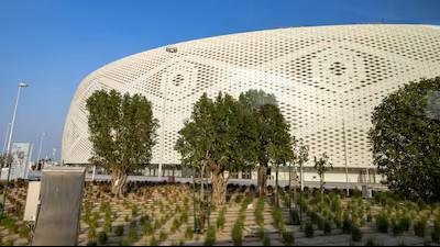 Estádio Al Thumama, Doha (Qatar): custou uma fortuna para o Mundial 2022, recebeu quartos de final, mas, como não tem clube residente, passa a maior parte do ano às moscas, sem alma e sem público
