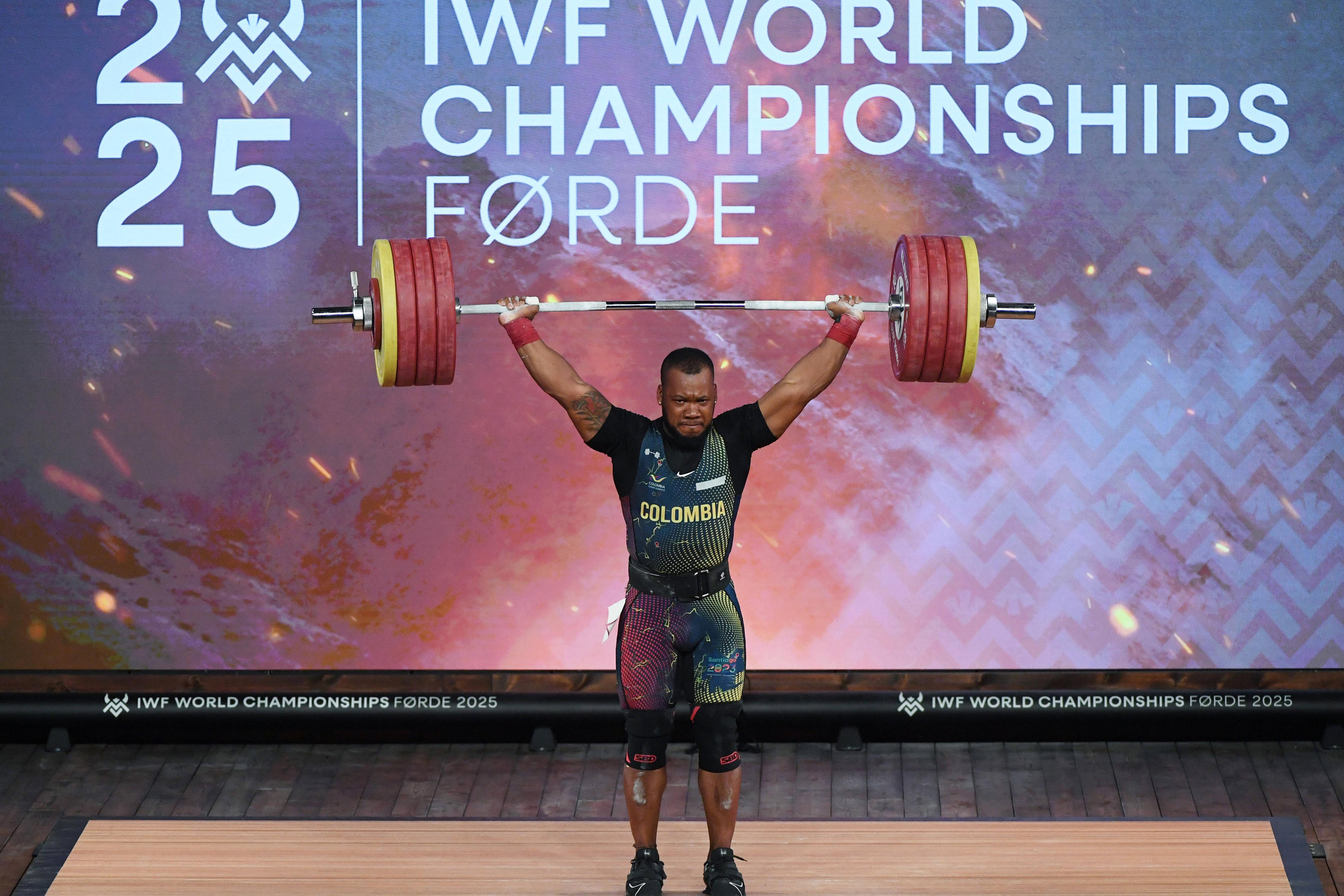 Colombiano Yeison Lopez Lopez vencedor absoluto ca categoria de 88 kg no Mundial de Forde-2025, na Noruega        Fotografia Imago