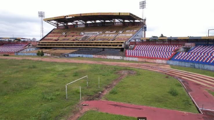 Estádio Pinheirão, Curitiba (Brasil): já foi a casa da seleção brasileira, mas devido a dívidas colossais foi penhorado e abandonado
