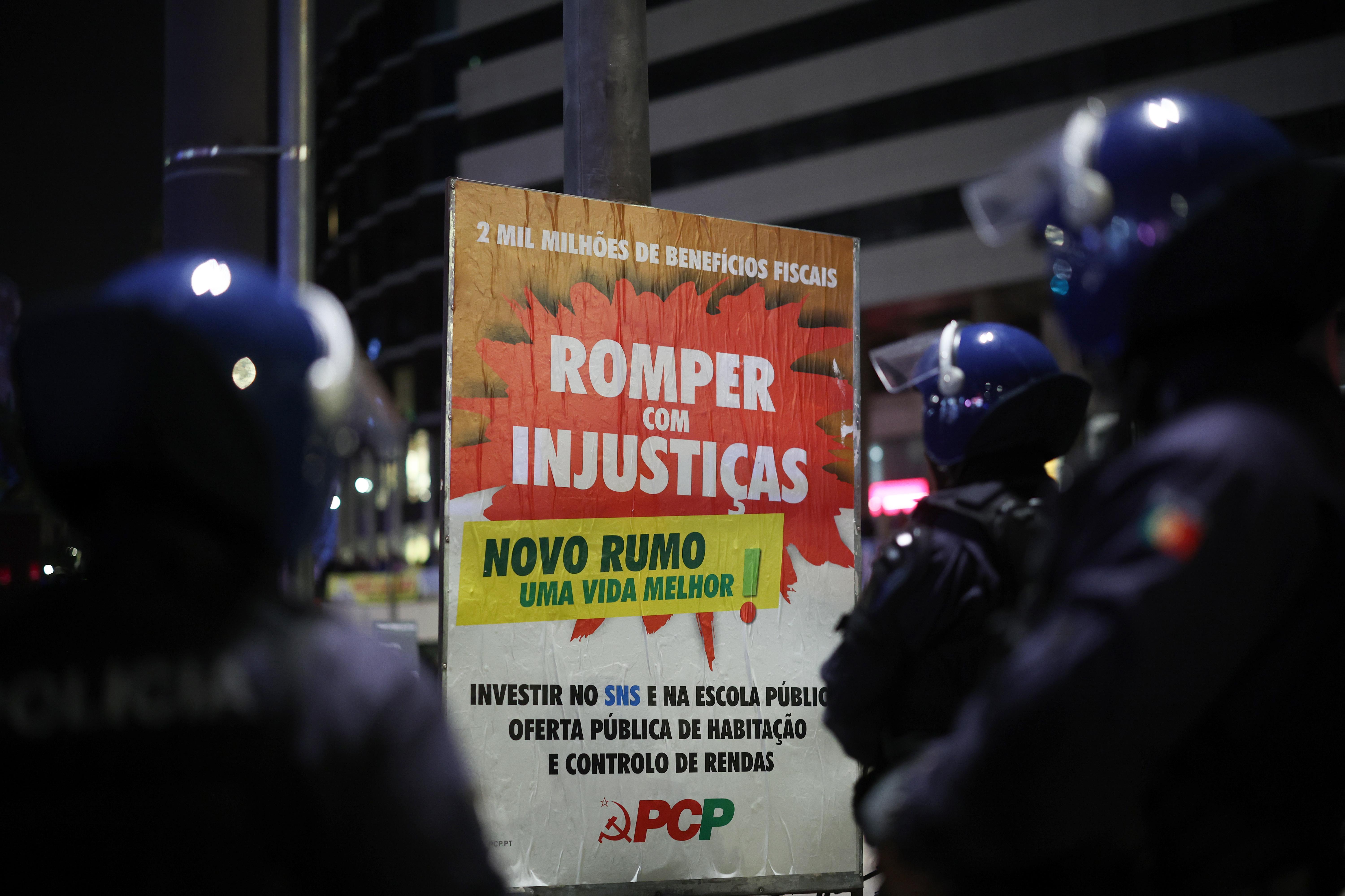 Manifestação no Porto foi alvo de carga policial na madrugada deste domingo - foto: Estela Silva/LUSA