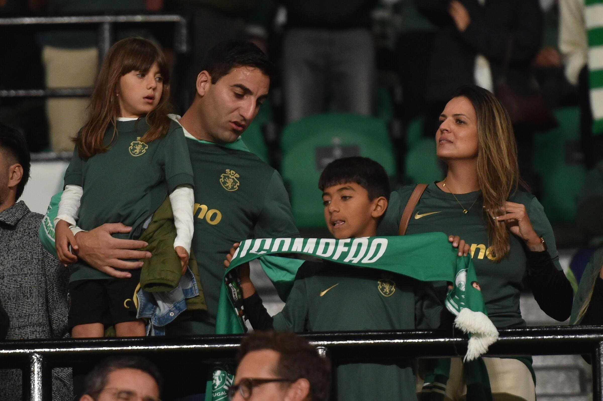 Adeptos dos leões no Sporting-Académico de Viseu (foto: Miguel Nunes)
