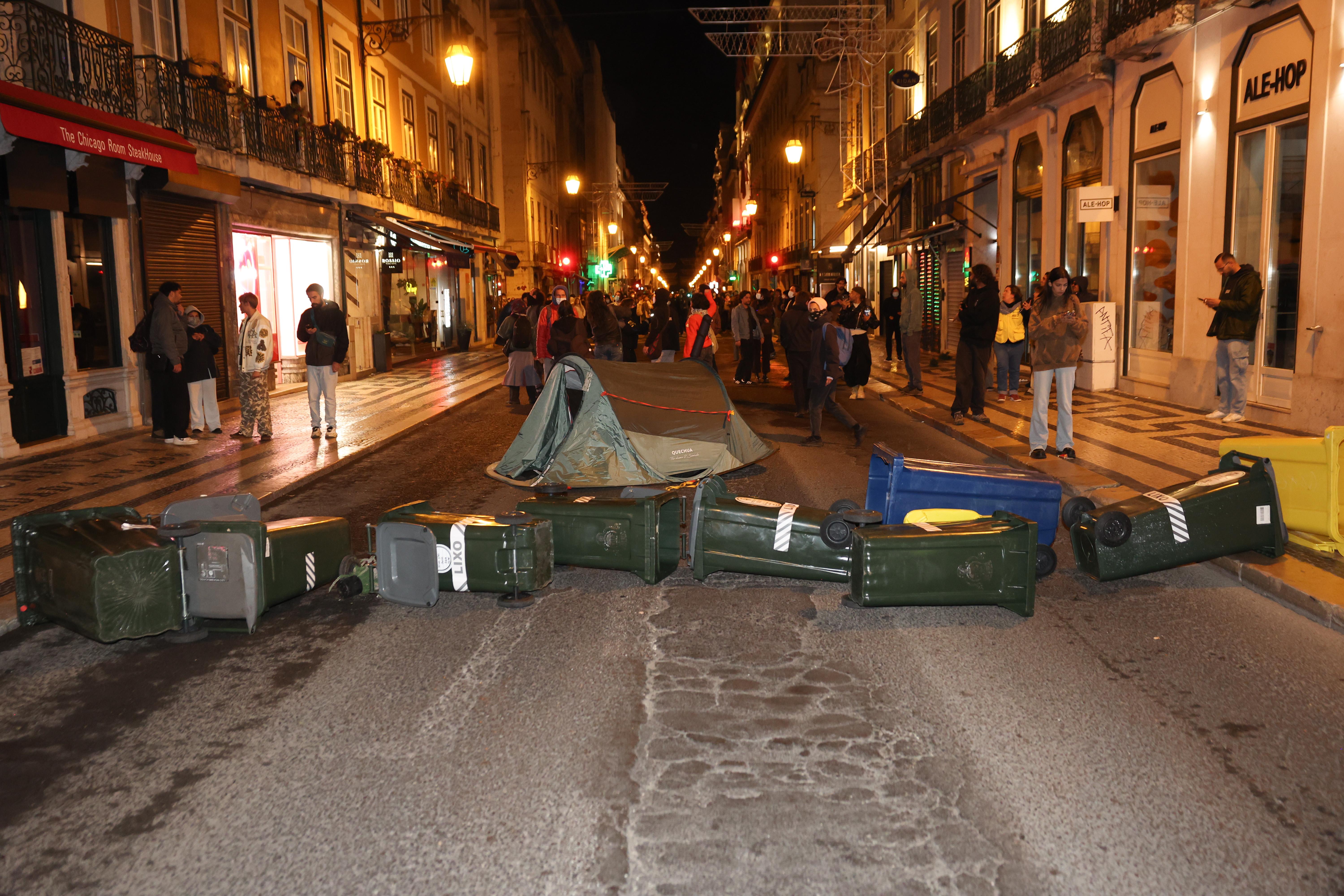 Manifestação em Lisboa foi alvo de carga policial na madrugada deste domingo - foto: José Sena Goulão/LUSA