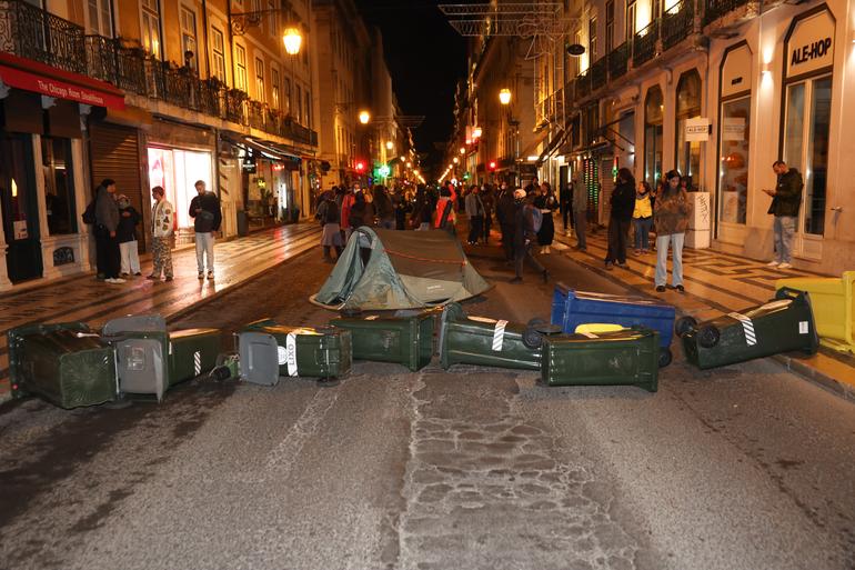 Manifestação em Lisboa foi alvo de carga policial na madrugada deste domingo - foto: José Sena Goulão/LUSA