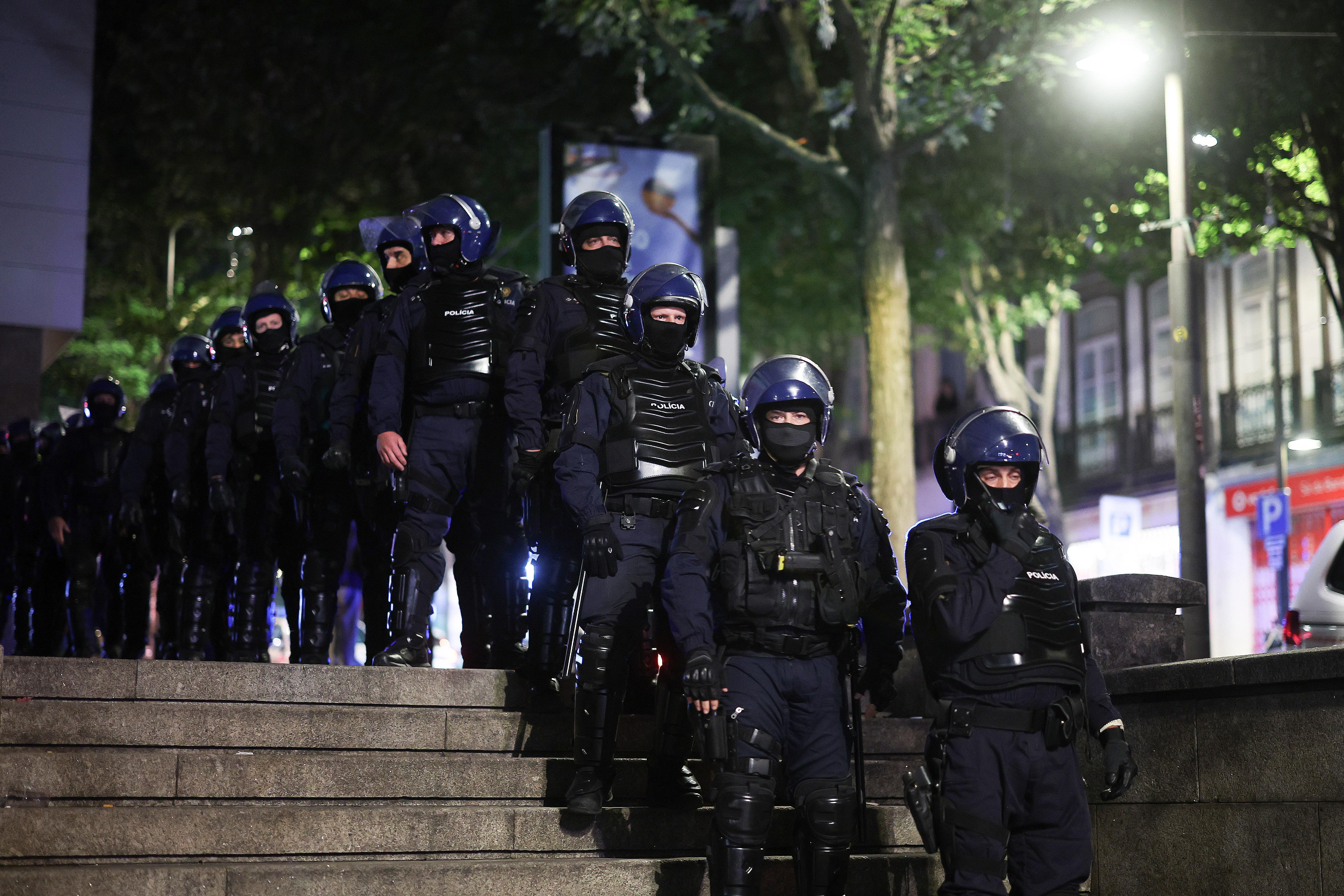 Manifestação no Porto foi alvo de carga policial na madrugada deste domingo - foto: Estela Silva/LUSA