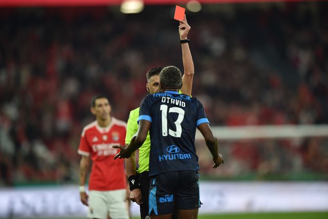 Vídeo: Otávio expulso na Luz e falha FC Porto (vídeo)