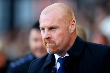 Mercado oficial: Sean Dyche deixa Everton... e capitão assume equipa