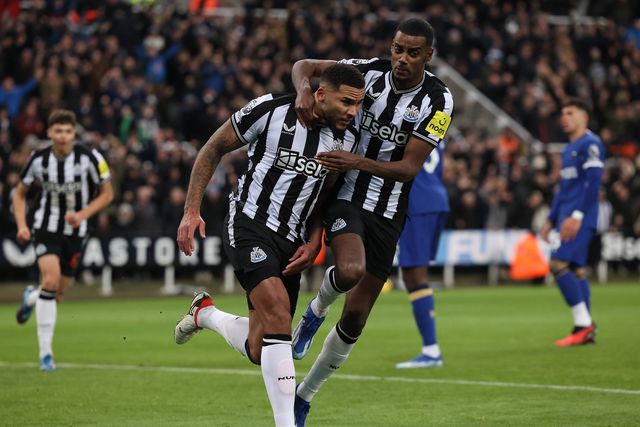 Newcastle goleia Chelsea e sobe ao sexto lugar
