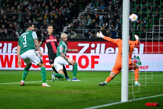 Quem para Grimaldo? Mais um golo do ex-Benfica (vídeo)