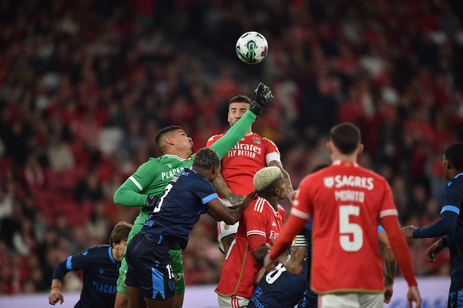 Famalicão-Benfica: águias obrigadas a vencer para não ver já o Marquês de verde