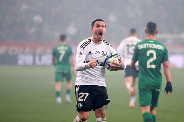 Josué volta a marcar no empate do Légia