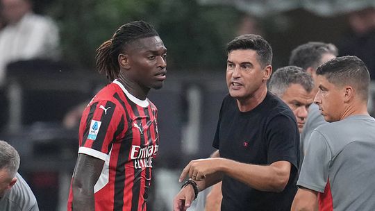 Paulo Fonseca volta a 'sentar' Rafael Leão