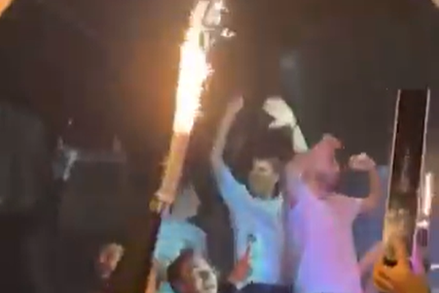 Polémica no Leicester: derrota, festa e 'traição' (vídeo)