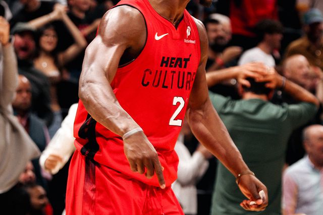 NBA: Butler brilha nos Heat, Cavs chegam ao 17-1