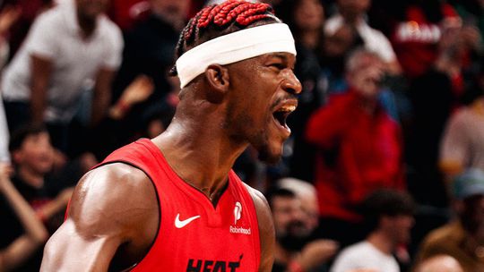 NBA: Butler brilha nos Heat, Cavs chegam ao 17-1