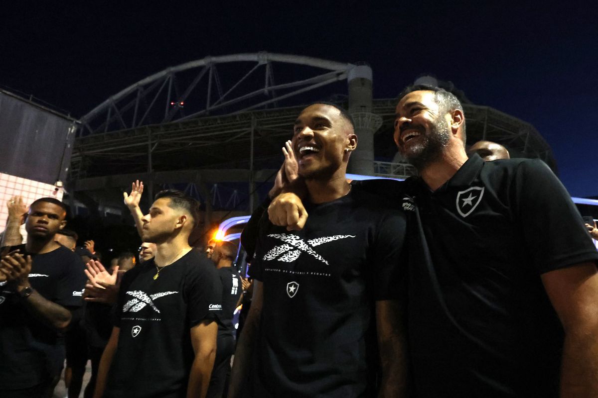 Muito apoio e… sal grosso para o Botafogo antes de ‘finais' (vídeos e fotos)