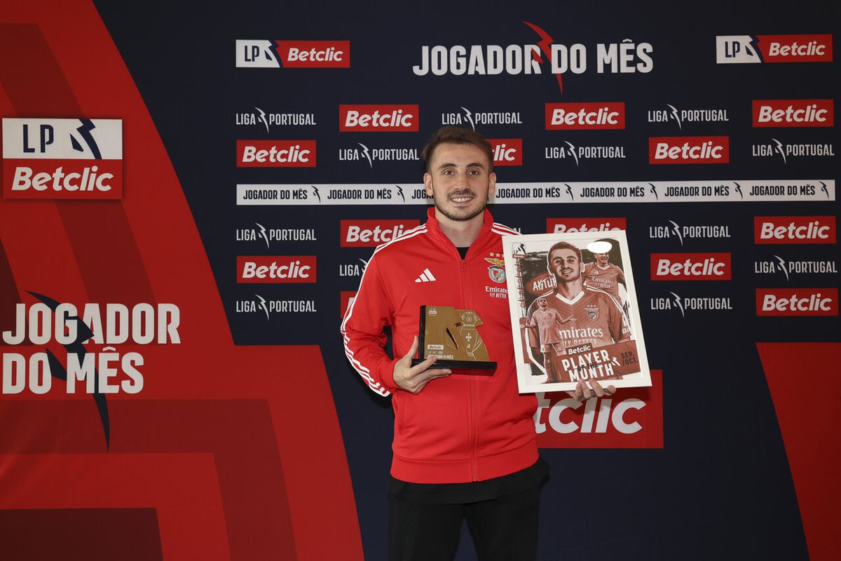 Benfica: Akturkoglu recebe dois prémios