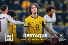 Demasiada pontaria: Fábio Silva falha penálti