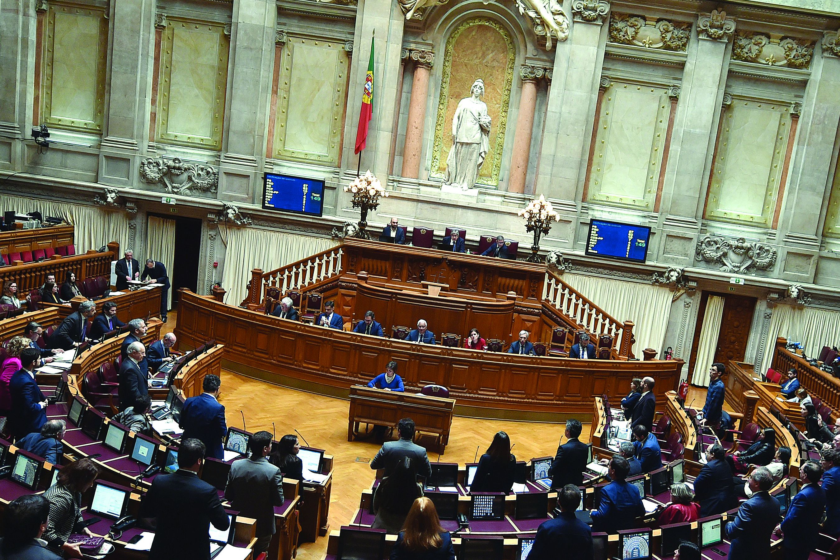 Parlamento assinala hoje os 50 anos do 25 de novembro e há parada militar no Terreiro do Paço. Foto: Miguel Nunes