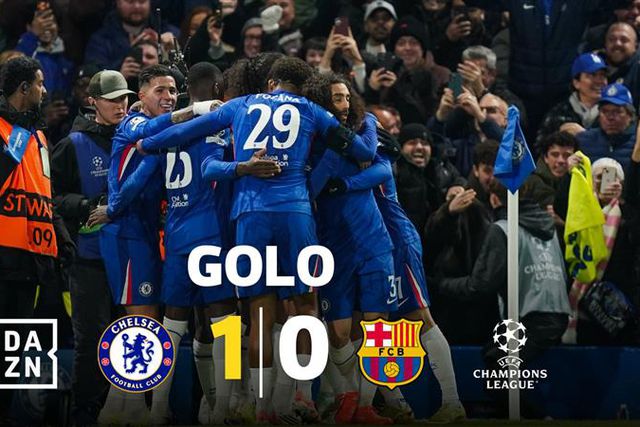 Torres tira o golo a Pedro Neto em cima da linha... mas Koundé 'trai' Barcelona